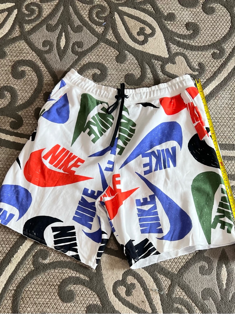 XXL Nike Men’s Athletic Mesh Shorts Logo Print Drawstring Lightweight White - Picture 2 of 5